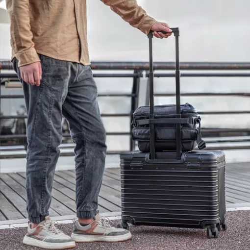 PGYTECH OneMo Sling 7L Oldaltáska (Space Black-Fekete)  